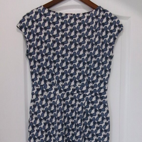 Like New BODEN Pineapple Print Dress 4 Navy Blue & White Pockets Has Stretch - Picture 9 of 11